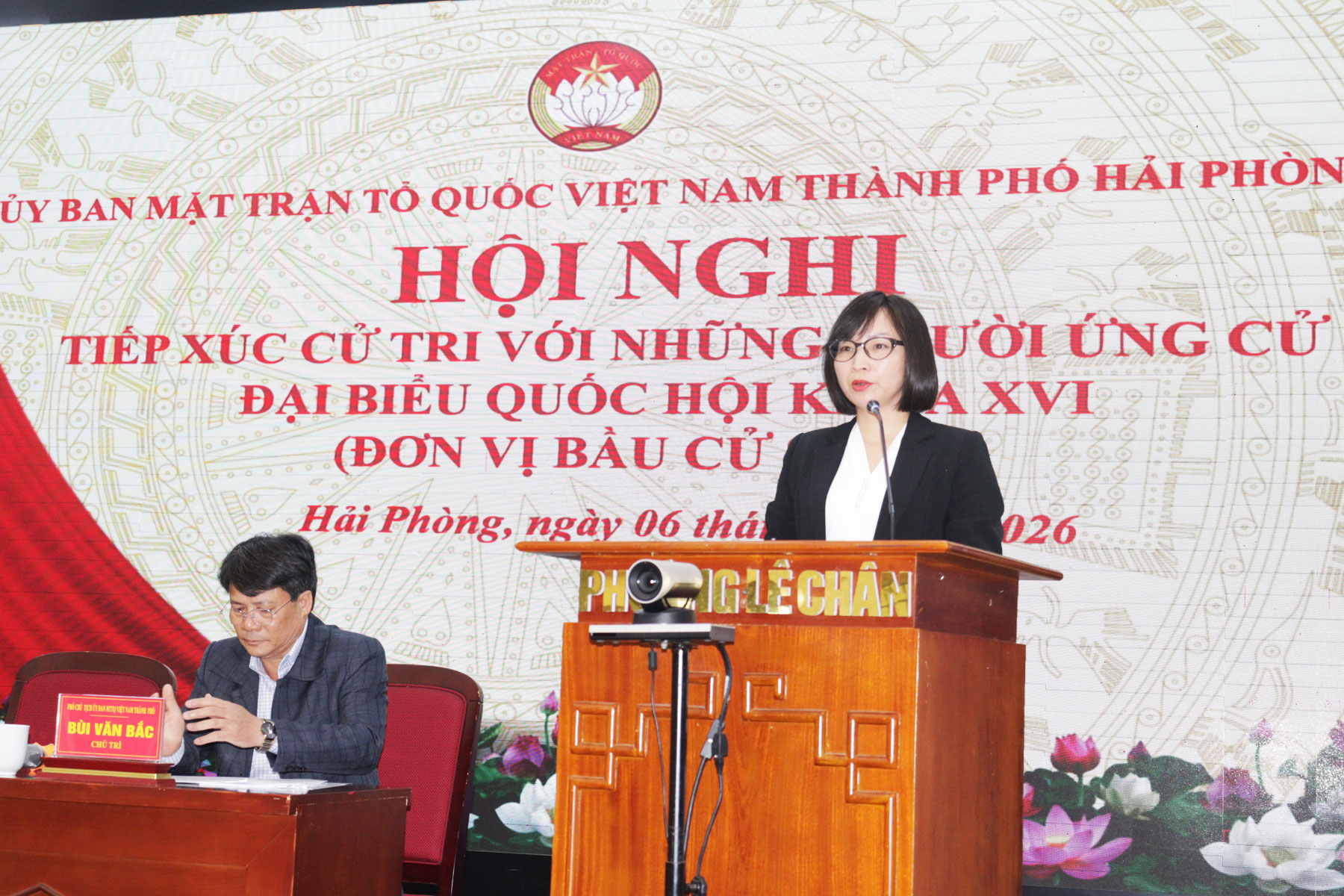 B&agrave; Nguyễn Thị Diệu Linh, Ph&oacute; Trưởng ph&ograve;ng Tổ chức c&aacute;n bộ, Ban Tổ chức Th&agrave;nh ủy Hải Ph&ograve;ng tr&igrave;nh b&agrave;y Chương tr&igrave;nh h&agrave;nh động.