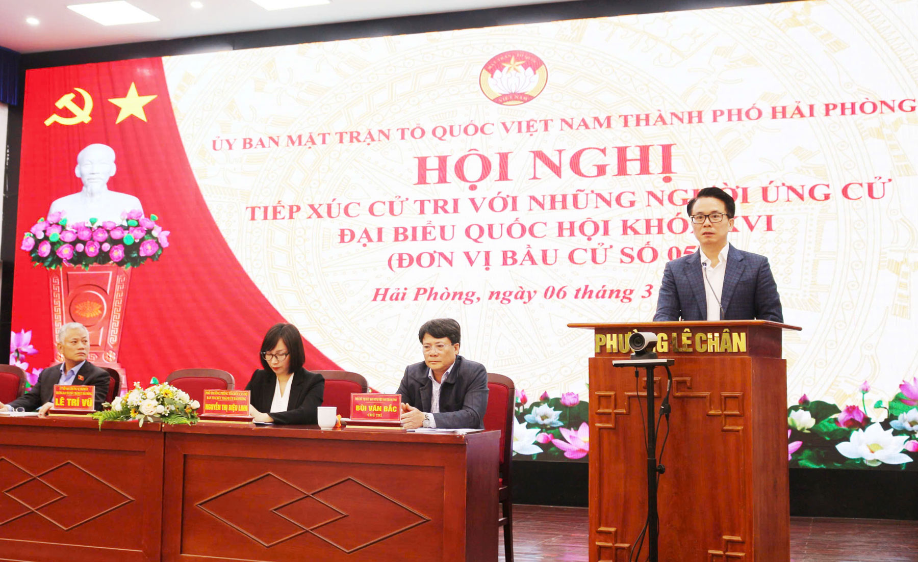 &Ocirc;ng L&ecirc; Tr&iacute; Vũ, Ủy vi&ecirc;n Ban Thường vụ Th&agrave;nh ủy, Trưởng Ban Tổ chức Th&agrave;nh ủy Hải Ph&ograve;ng tr&igrave;nh b&agrave;y Chương tr&igrave;nh h&agrave;nh động.