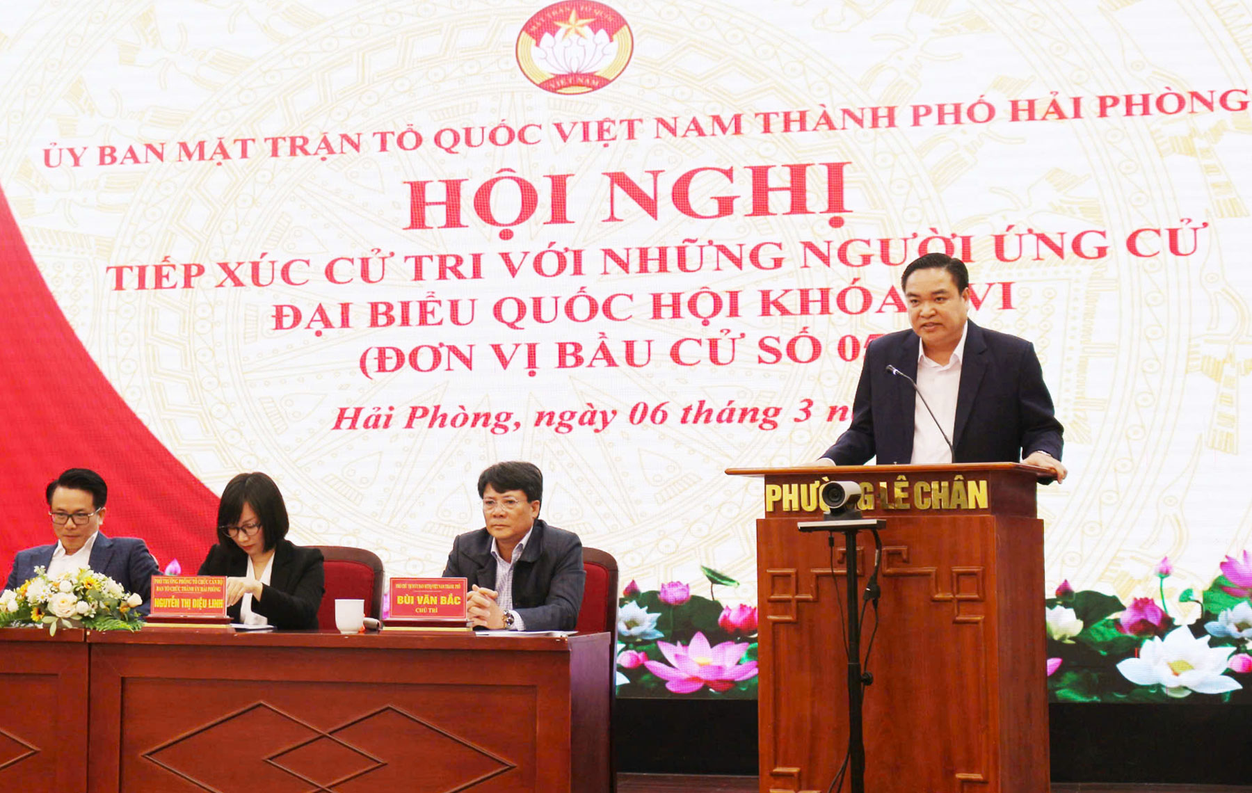 &Ocirc;ng Ho&agrave;ng Văn Tuy&ecirc;n, Ủy vi&ecirc;n Ban Chấp h&agrave;nh Đảng bộ Bộ D&acirc;n tộc v&agrave; T&ocirc;n gi&aacute;o, B&iacute; thư Chi bộ, Vụ trưởng Vụ Ch&iacute;nh s&aacute;ch, Bộ D&acirc;n tộc v&agrave; T&ocirc;n gi&aacute;o tr&igrave;nh b&agrave;y Chương tr&igrave;nh h&agrave;nh động.