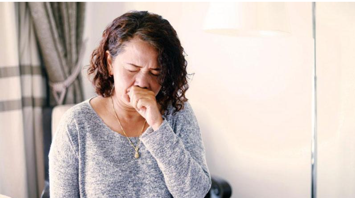 Vi&ecirc;m phổi mạn t&iacute;nh khiến người bệnh ho k&eacute;o d&agrave;i