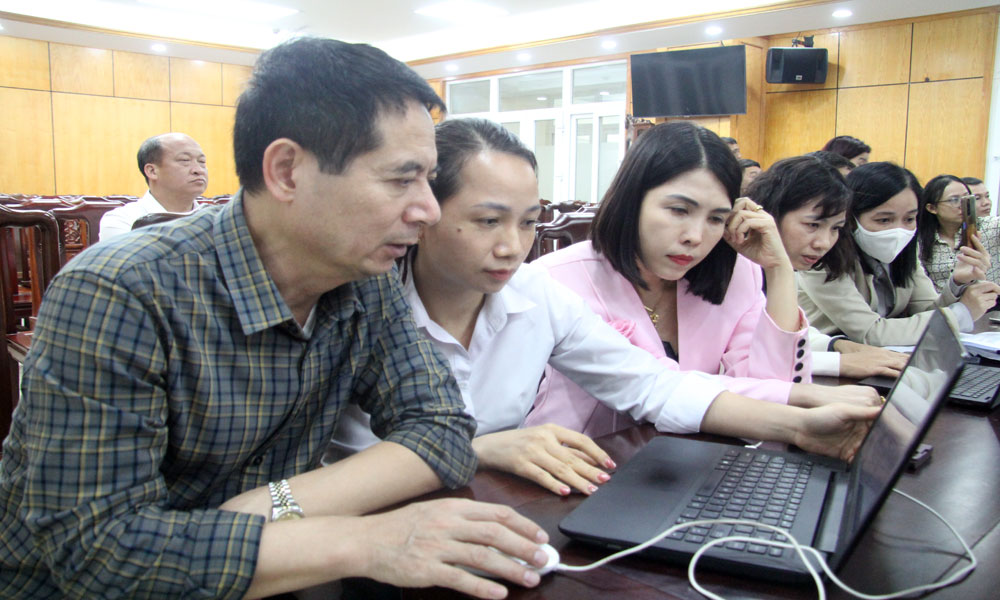 Bắc Ninh: Tập huấn sử dụng hệ thống báo cáo tiến độ ngày bầu cử