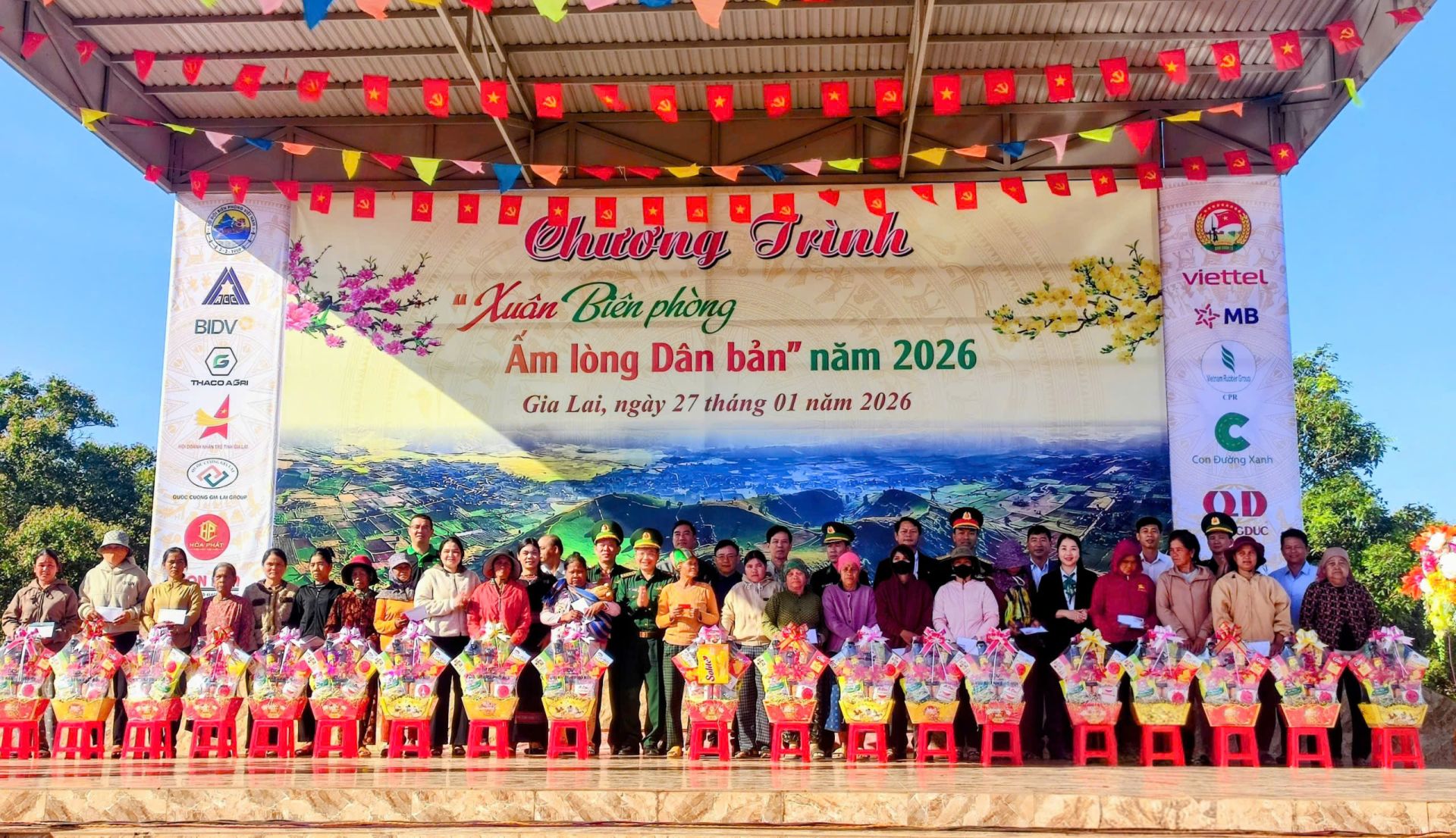 Xí nghiệp Chăn nuôi bò và Cây ăn trái Ia Puch tài trợ chương trình “Xuân Biên phòng ấm lòng dân bản”