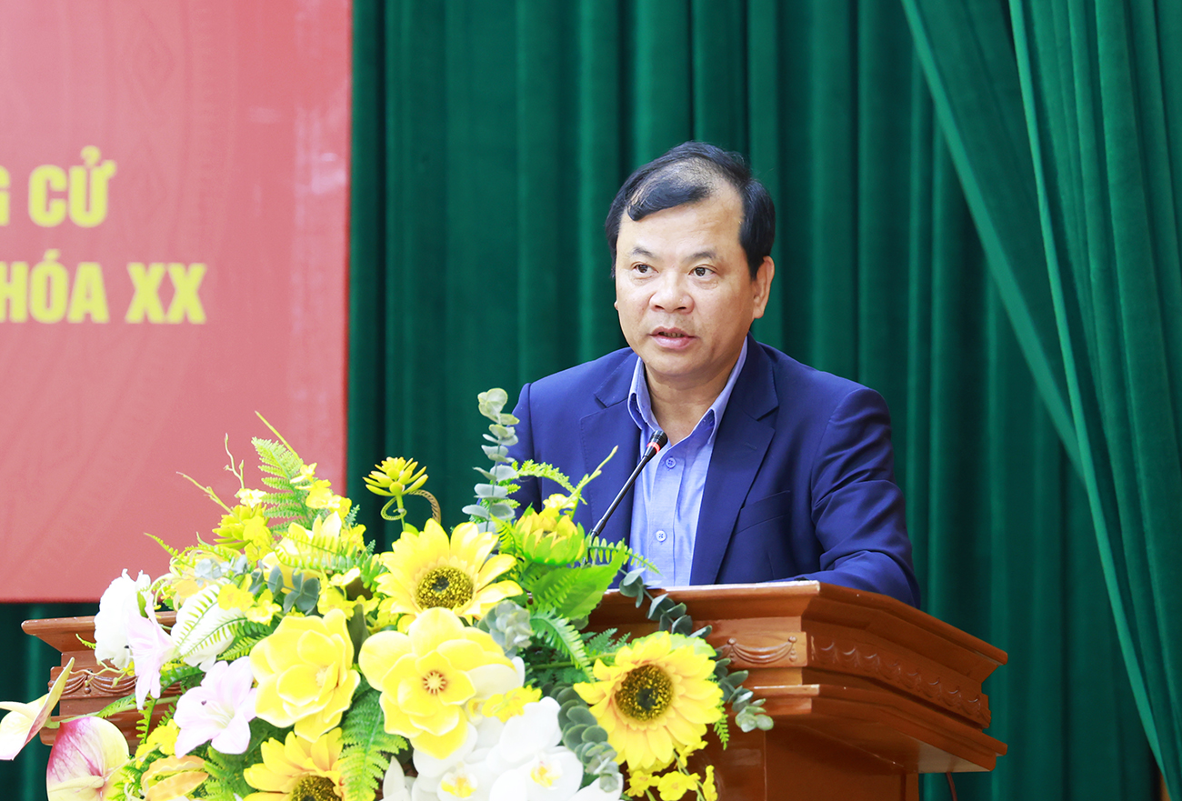 Ứng cử vi&ecirc;n đại biểu HĐND tỉnh Bắc Ninh kh&oacute;a XX, nhiệm kỳ 2026 - 2031 Phan Thế Tuấn, Ph&oacute; Chủ tịch UBND tỉnh tr&igrave;nh b&agrave;y chương tr&igrave;nh h&agrave;nh động tại hội nghị tiếp x&uacute;c