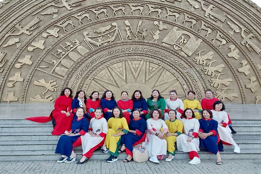 Hội LHPN Việt Nam, Hội LHPN tỉnh k&ecirc;u gọi c&aacute;n bộ, hội vi&ecirc;n, nữ c&aacute;n bộ, c&ocirc;ng chức, vi&ecirc;n chức, người lao động mặc &aacute;o d&agrave;i trong ng&agrave;y l&agrave;m việc ph&ugrave; hợp với điều kiện, đặc th&ugrave; nghề nghiệp