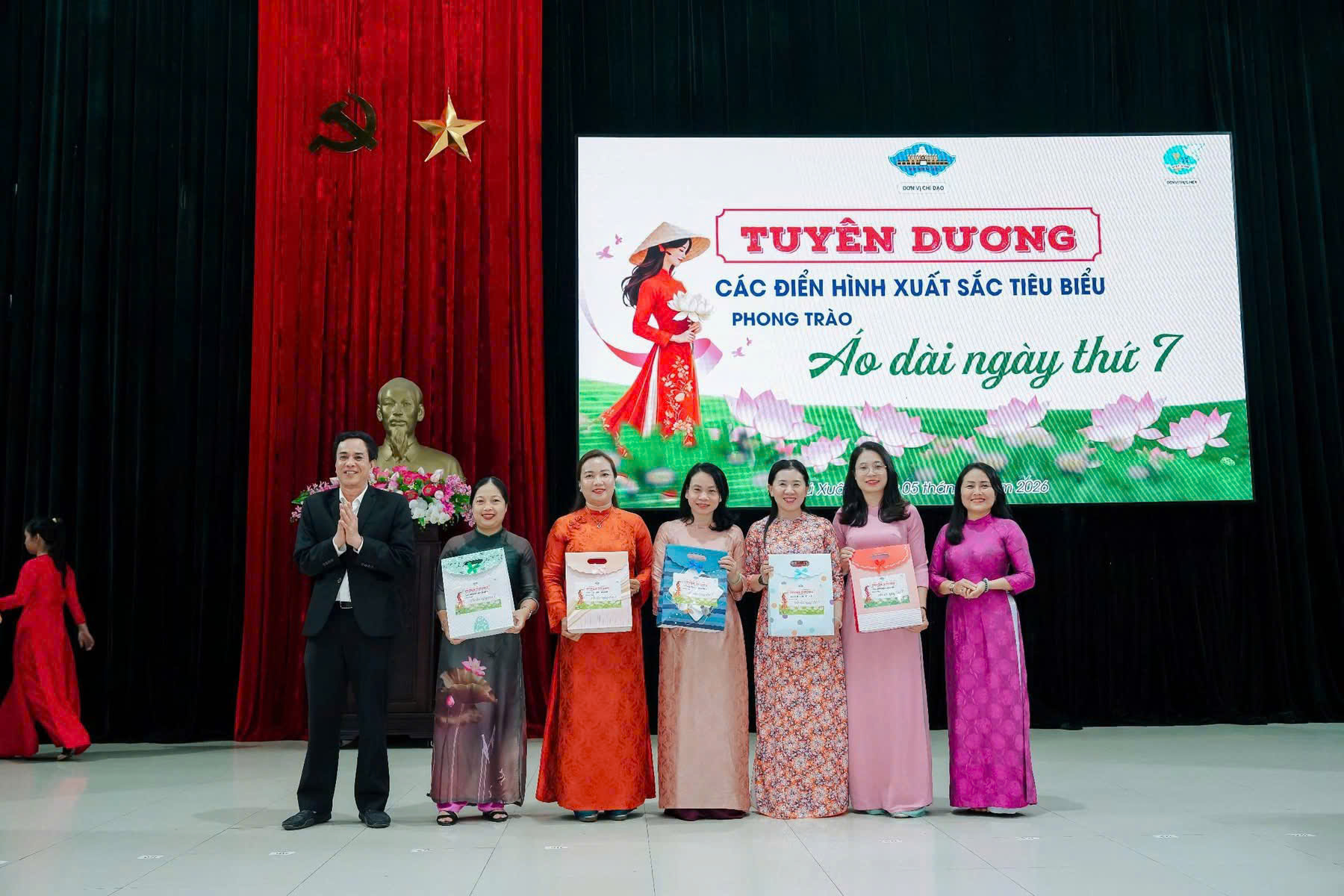 Những tiểu thương được tuy&ecirc;n dương