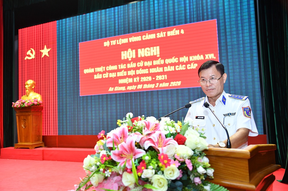 Đại t&aacute; Nguyễn Th&aacute;i Dương, Ủy vi&ecirc;n Ban Thường vụ Đảng ủy, Ph&oacute; Ch&iacute;nh ủy, Ph&oacute; Trưởng ban Thường trực Ban chỉ đạo bầu cử BTL V&ugrave;ng trực tiếp qu&aacute;n triệt, phổ biến nhiệm vụ bầu cử cho c&aacute;n bộ, chiến sĩ