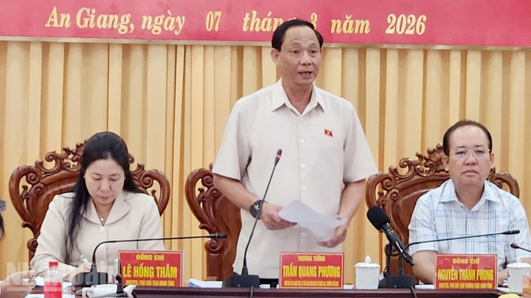 Ph&oacute; Chủ tịch Quốc hội, Thượng tướng Trần Quang Phương ph&aacute;t biểu chỉ đạo