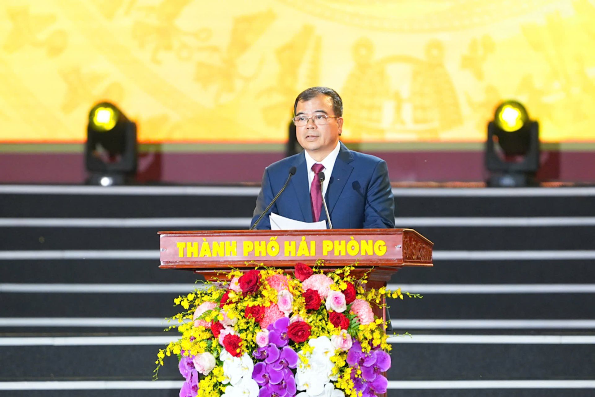 h&oacute; Chủ tịch UBND th&agrave;nh phố Nguyễn Minh H&ugrave;ng, Trưởng Ban Tổ chức Lễ hội m&ugrave;a Xu&acirc;n C&ocirc;n Sơn &ndash; Kiếp Bạc năm 2026 tr&igrave;nh b&agrave;y diễn văn tưởng niệm Đệ tam Tổ Tr&uacute;c L&acirc;m Huyền Quang T&ocirc;n giả v&agrave; khai hội m&ugrave;a xu&acirc;n C&ocirc;ng Sơn - Kiếp Bạc năm 2026.