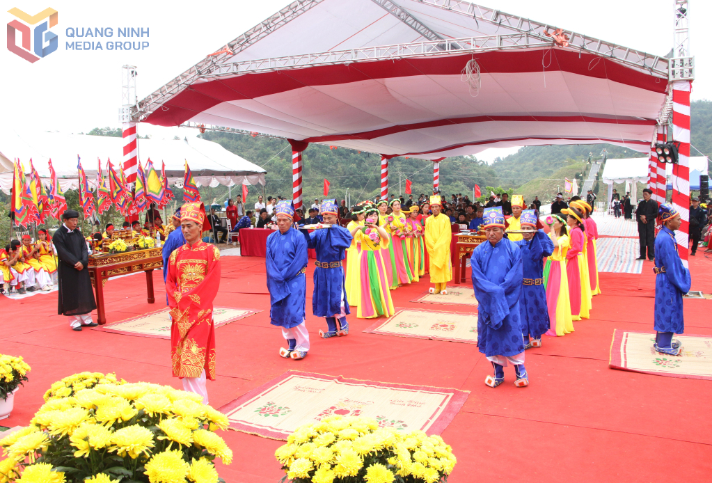 Đội tế thực hiện lễ tế Th&agrave;nh Ho&agrave;ng