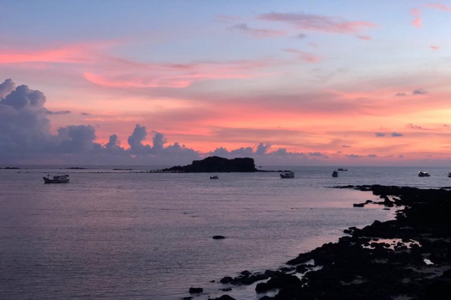 H&ograve;n Đen l&agrave; v&igrave; ở đ&acirc;y chỉ to&agrave;n l&agrave; đ&aacute; đen