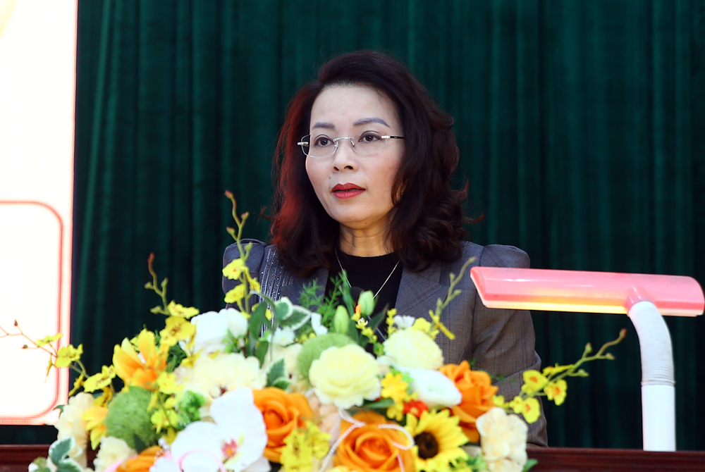 B&agrave; Nguyễn Thị Hương, Ph&oacute; B&iacute; thư Thường trực Tỉnh ủy tr&igrave;nh b&agrave;y chương tr&igrave;nh h&agrave;nh động.