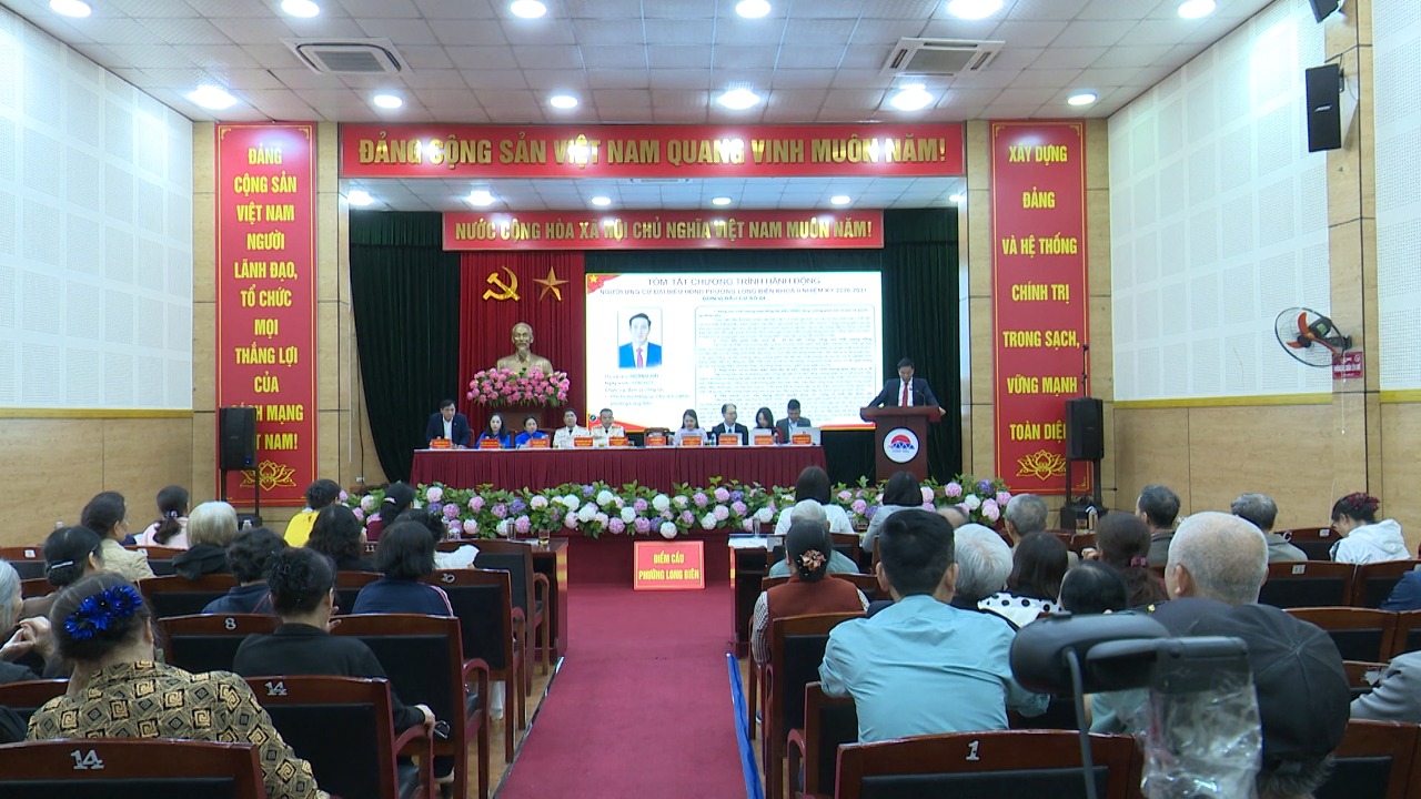 Hội nghị tiếp x&uacute;c cử tri tại đơn vị bầu cử phường Long Bi&ecirc;n được tổ chức trang nghi&ecirc;m, thu h&uacute;t đ&ocirc;ng đảo cử tri tham dự v&agrave; theo d&otilde;i chương tr&igrave;nh h&agrave;nh động của c&aacute;c ứng cử vi&ecirc;n đại biểu Hội đồng nh&acirc;n d&acirc;n phường nhiệm kỳ 2026&ndash;2031.