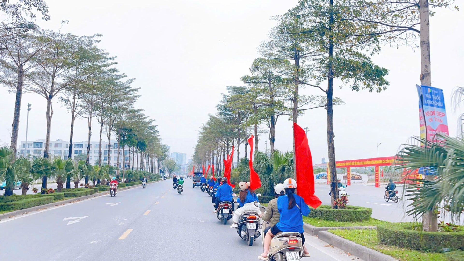 ực lượng đo&agrave;n vi&ecirc;n, thanh ni&ecirc;n phường Thanh Liệt tham gia diễu h&agrave;nh tuy&ecirc;n truyền lưu động tr&ecirc;n c&aacute;c trục đường ch&iacute;nh của địa b&agrave;n.