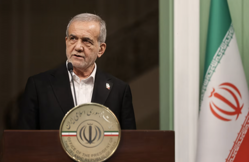 Iran xin lỗi các nước láng giềng, tuyên bố không đầu hàng trước sức ép quân sự