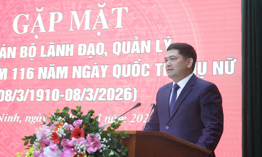 Đồng ch&iacute; Nguyễn Hồng Th&aacute;i, B&iacute; thư Tỉnh ủy ph&aacute;t biểu ch&uacute;c mừng.