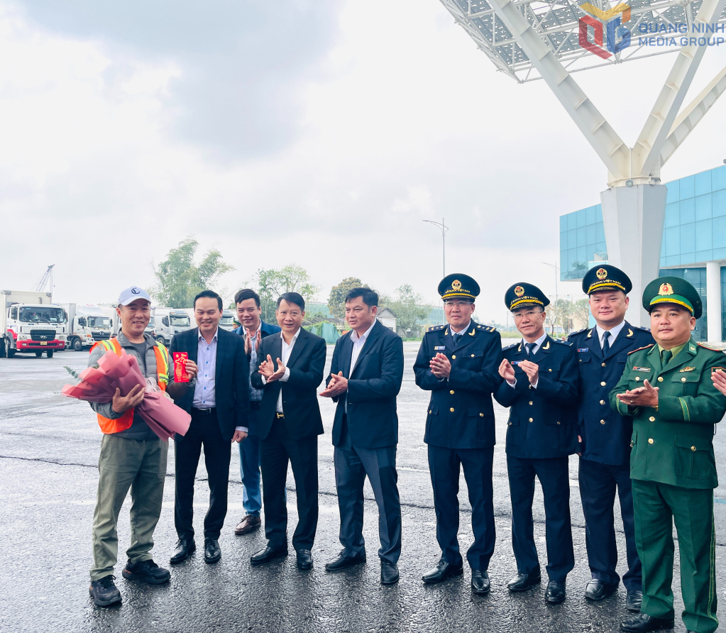 Chính thức thí điểm thông quan hàng hóa vào cuối tuần tại khu vực cầu Bắc Luân II