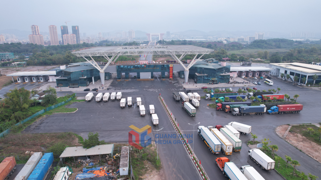 Ng&agrave;y 7/3 c&oacute; khoảng 450 tấn h&agrave;ng được XNK tại khu vực cửa khẩu cầu Bắc Lu&acirc;n II