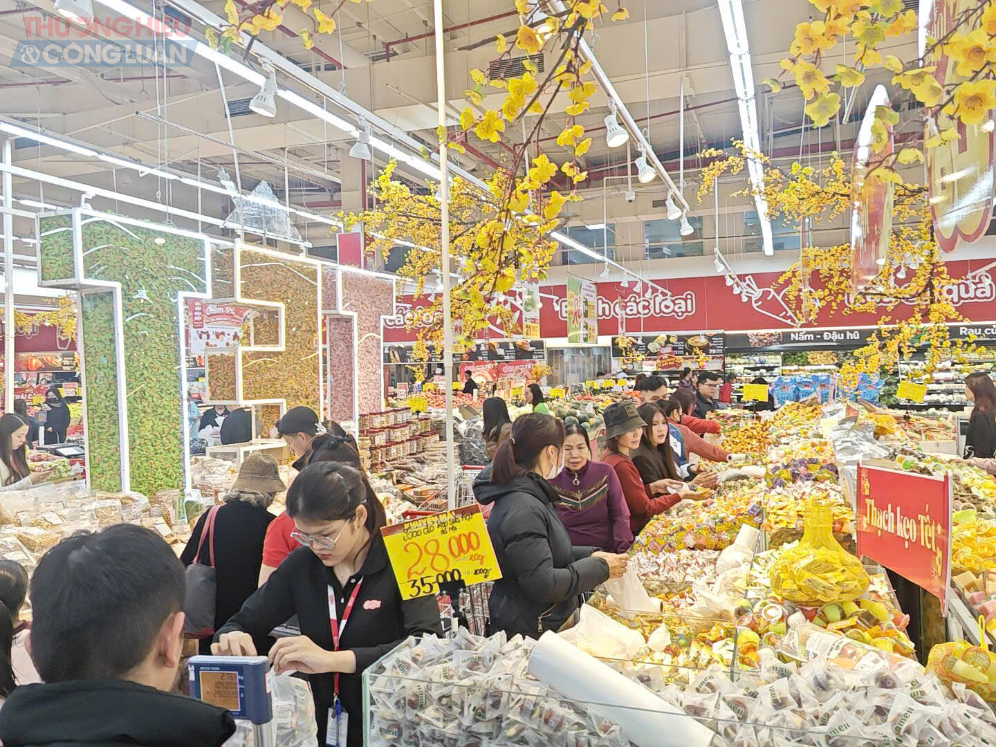 Giá dầu leo thang vì căng thẳng Trung Đông, áp lực lạm phát tại Việt Nam gia tăng