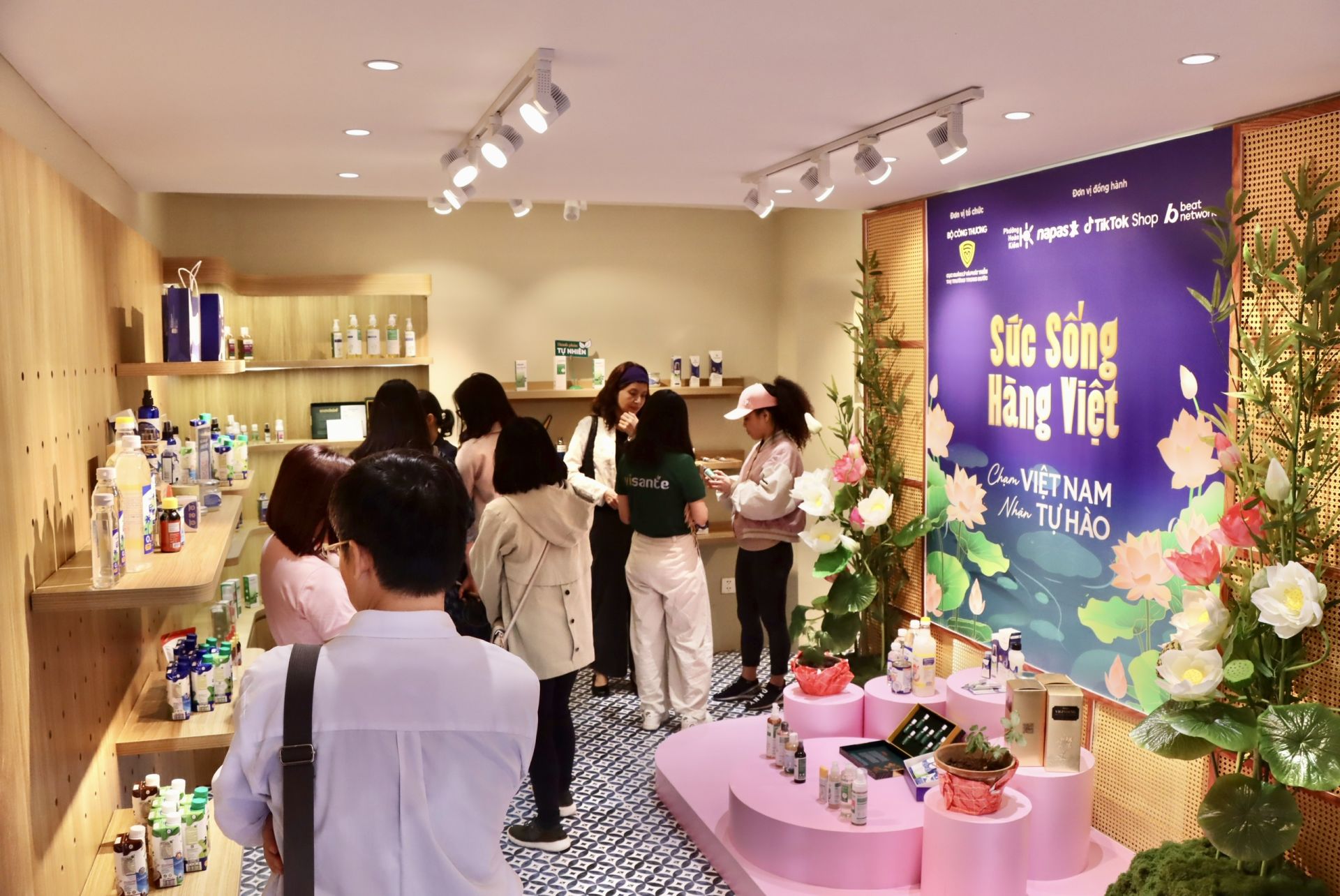 Khai mạc Không gian trưng bày, livestream “Sức sống hàng Việt” lần thứ 2