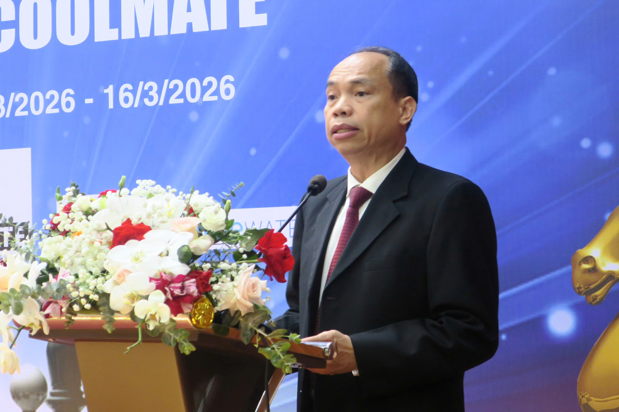 Đồng ch&iacute; L&ecirc; Quốc Tiến, Ủy vi&ecirc;n Th&agrave;nh ủy, B&iacute; thư Đảng ủy, Chủ tịch HĐND phường Đồ Sơn ph&aacute;t biểu ch&agrave;o mừng giải thi đấu.