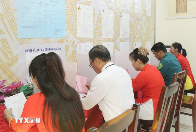 Cử tri lựa chọn những đại biểu Quốc hội kh&oacute;a XVI v&agrave; Hội đồng nh&acirc;n d&acirc;n c&aacute;c cấp nhiệm kỳ 2026-2031. (Ảnh: TTXVN ph&aacute;t)