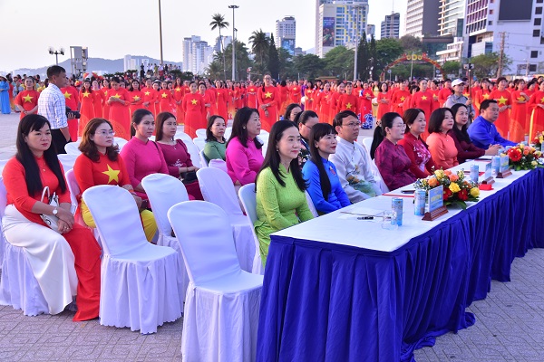 L&atilde;nh đạo tỉnh đến dự