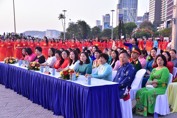 L&atilde;nh đạo c&aacute;c sở, ban, ng&agrave;nh tới dự
