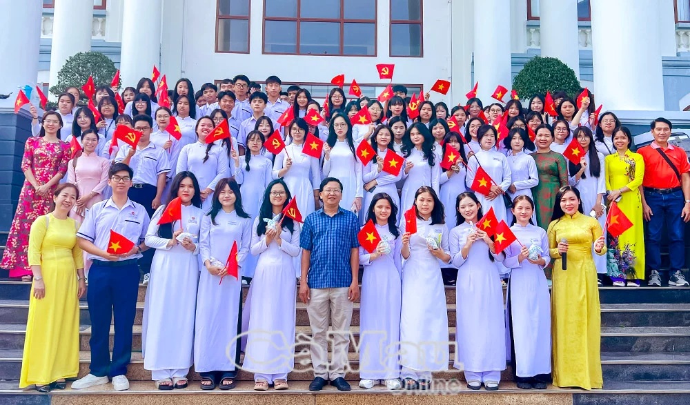 Áo dài và di sản văn hóa: Hoạt động ý nghĩa chào mừng Ngày Quốc tế Phụ nữ tại Cà Mau