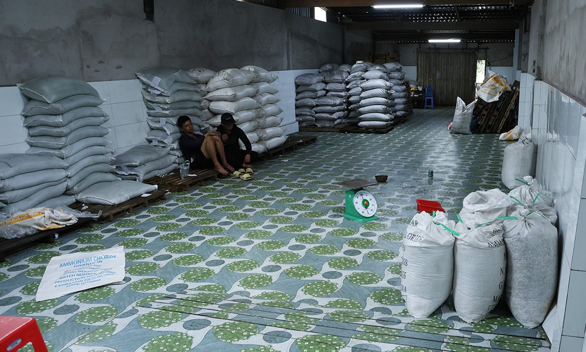 Kiểm tra cửa hàng vật tư nông nghiệp, thu giữ hàng chục tấn phân bón không phép