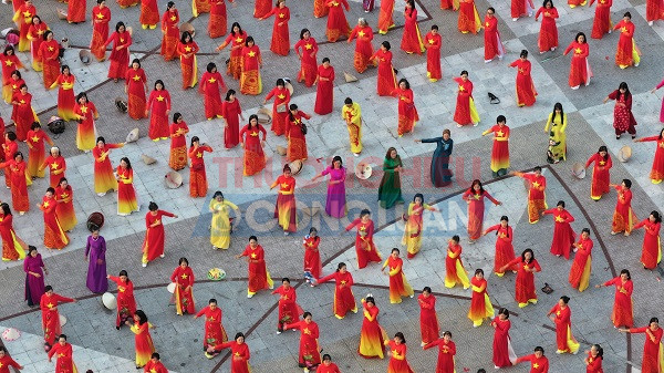 M&uacute;a d&acirc;n vũ tập thể