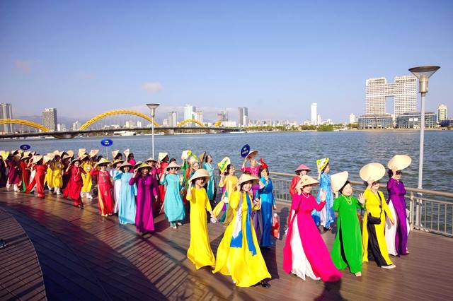 Phụ nữ thành phố Đà Nẵng hưởng ứng “Tuần lễ áo dài” năm 2026