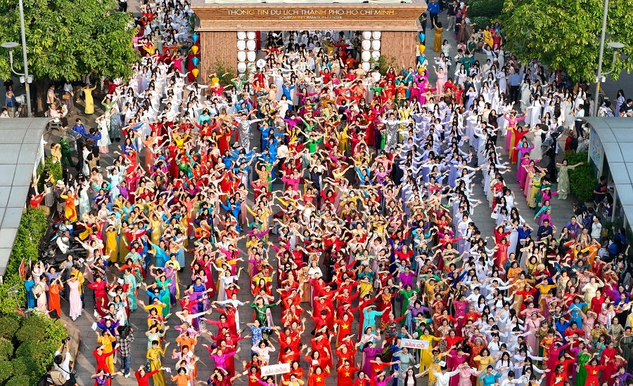 TP. HCM: Gần 3.000 người tham gia đồng diễn áo dài