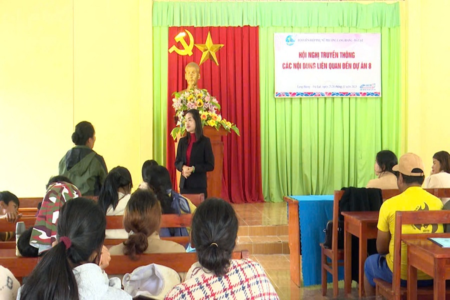 B&agrave; Cil Bri, Ph&oacute; Gi&aacute;m đốc Sở D&acirc;n tộc v&agrave; T&ocirc;n gi&aacute;o triển khai nội dung li&ecirc;n quan đến Dự &aacute;n 8 tại phường Lang Biang (L&acirc;m Đồng)