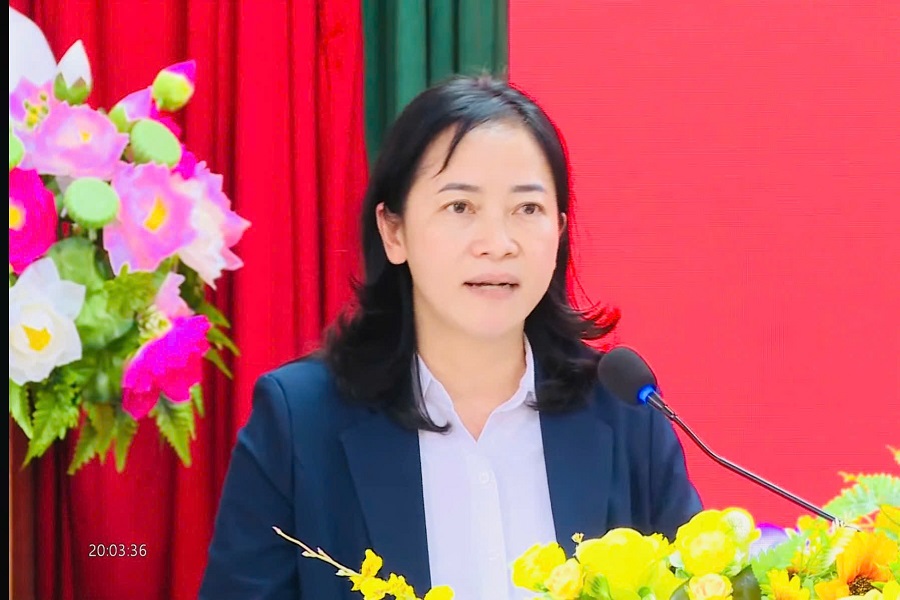 B&agrave; V&igrave; Thị Thu tiếp x&uacute;c cử tri tại x&atilde; Đinh Văn L&acirc;m H&agrave;, L&acirc;m Đồng