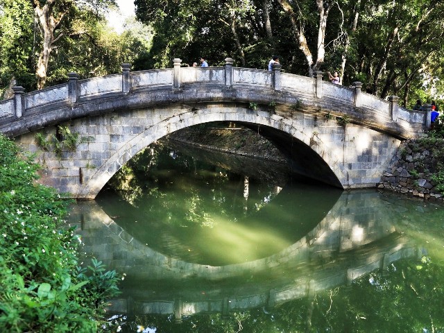 cầu Ti&ecirc;n Loan Kiều (cầu Bạch).