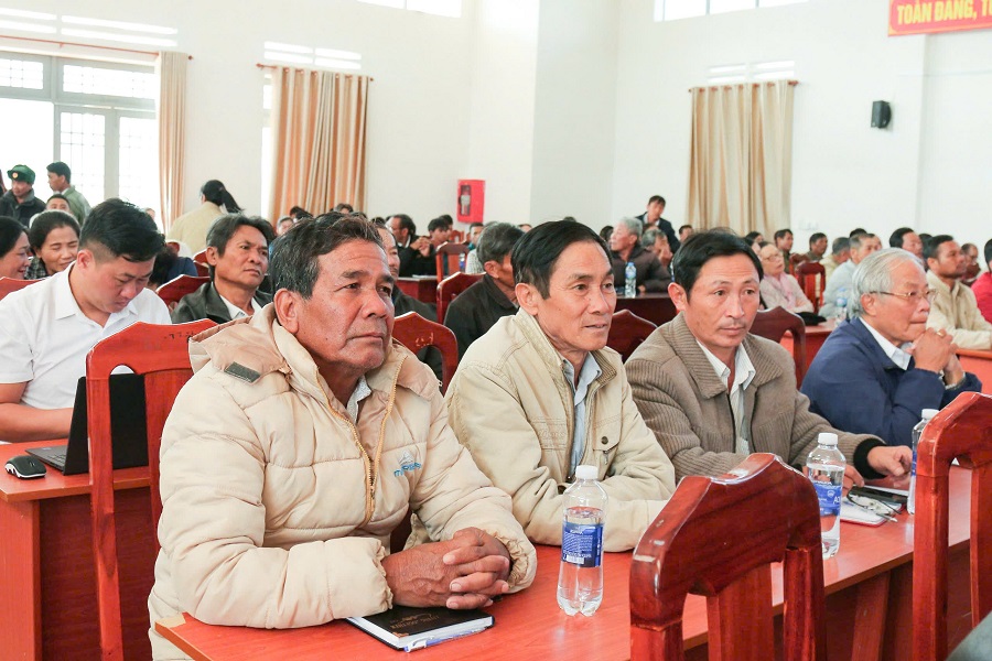 Đ&ocirc;ng đảo cử tri x&atilde; D&rsquo;ran tham gia tiếp x&uacute;c cử tri với những người ứng cử đại biểu HĐND tỉnh L&acirc;m Đồng, nhiệm kỳ 2026 - 2031