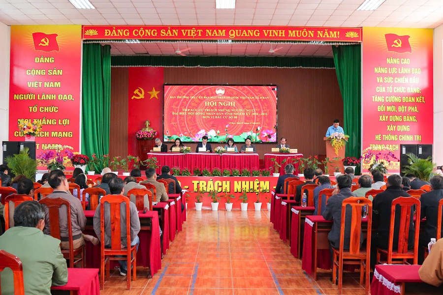 Quang cảnh buổi tiếp x&uacute;c cử tri