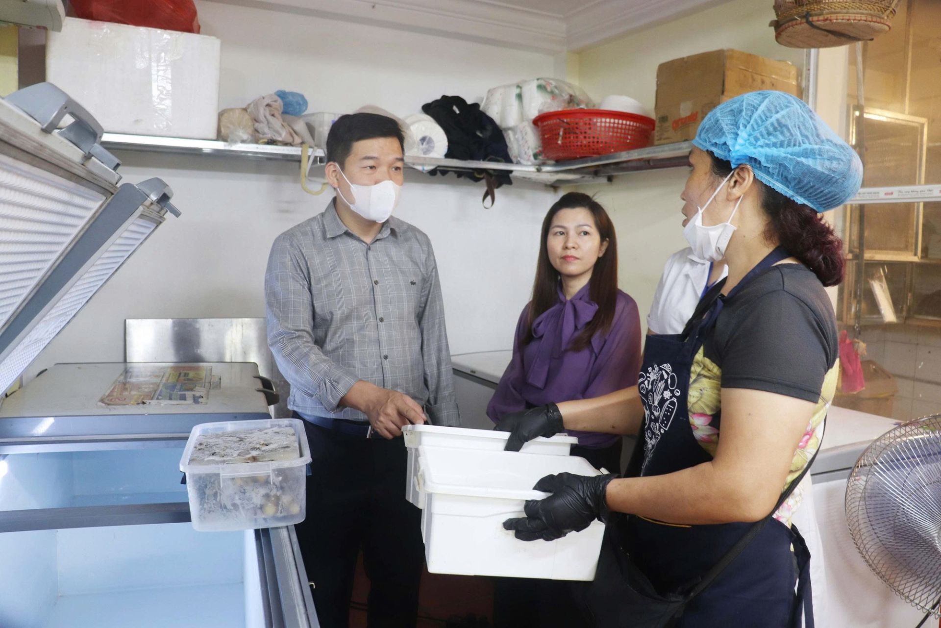 Hà Nội siết chặt kiểm tra an toàn thực phẩm tại khu vực lễ hội và dịch vụ ăn uống