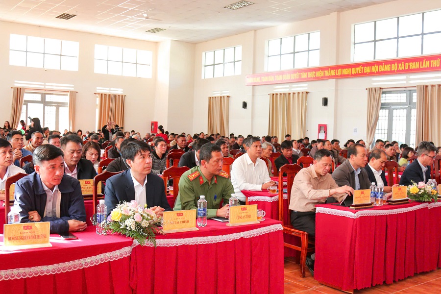 L&atilde;nh đạo c&aacute;c sở, ng&agrave;nh, địa phương tham dự Hội nghị tiếp x&uacute;c cử tri.