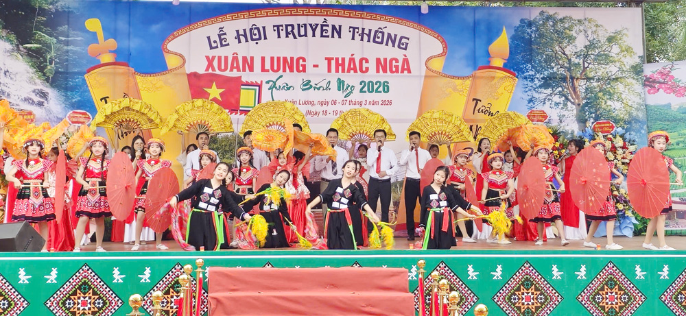 Tiết mục nghệ thuật đậm sắc m&agrave;u.