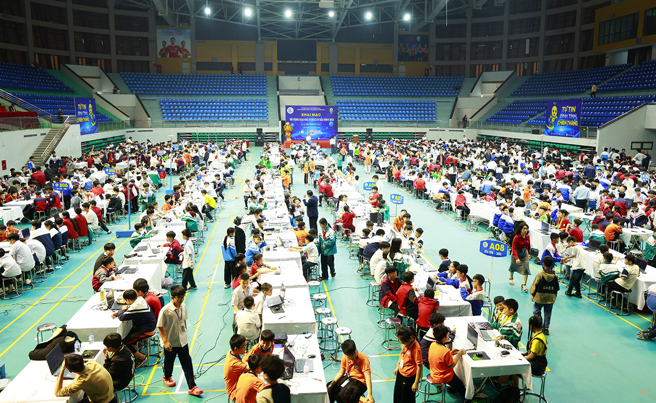 Quang cảnh c&aacute;c đội khai mạc v&ograve;ng loại Giải &ldquo;Robocon Bắc Ninh&rdquo;