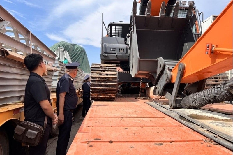 C&aacute;c doanh nghiệp khi nhập khẩu c&aacute;c sản phẩm, h&agrave;ng h&oacute;a đ&atilde; được cắt giảm khỏi Danh mục sản phẩm, h&agrave;ng h&oacute;a thuộc tr&aacute;ch nhiệm quản l&yacute; nh&agrave; nước của Bộ X&acirc;y dựng kh&ocirc;ng phải l&agrave;m thủ tục đăng kiểm khi nhập khẩu tại NVICC. Ảnh: HN