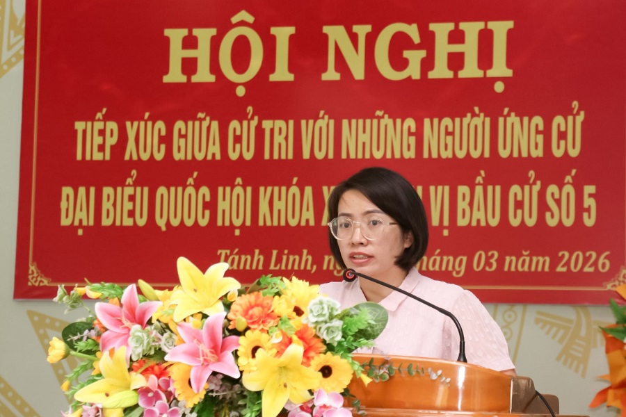 Ứng cử vi&ecirc;n Nguyễn Thị Thanh Hương tr&igrave;nh b&agrave;y chương tr&igrave;nh h&agrave;nh động tại buổi tiếp x&uacute;c cử tri x&atilde; T&aacute;nh Linh (L&acirc;m Đồng)