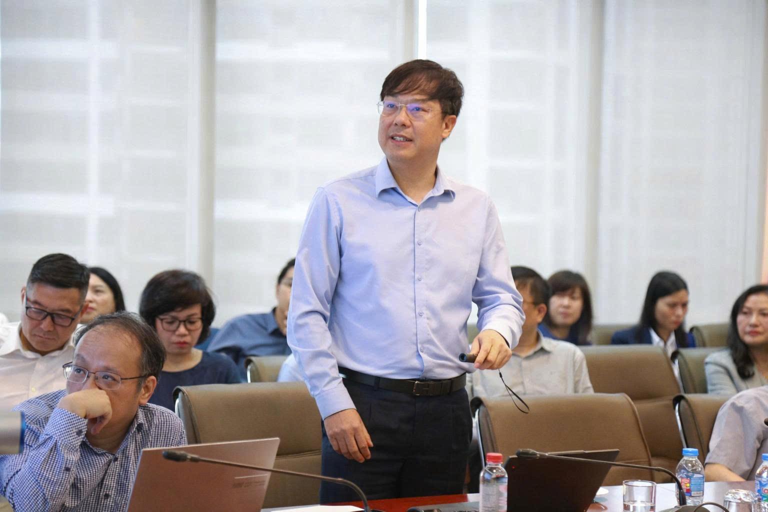 Ông Nguyễn Đức Luyện - Phó Tổng giám đốc TCT Viglacera báo cáo kết quả thực hiện SXKD và đầu tư 2 tháng đầu và kế hoạch tháng 3 năm 2026 Ông Nguyễn Đức Luyện - Phó Tổng giám đốc TCT Viglacera báo cáo kết quả thực hiện SXKD và đầu tư 2 tháng đầu và kế hoạch tháng 3 năm 2026