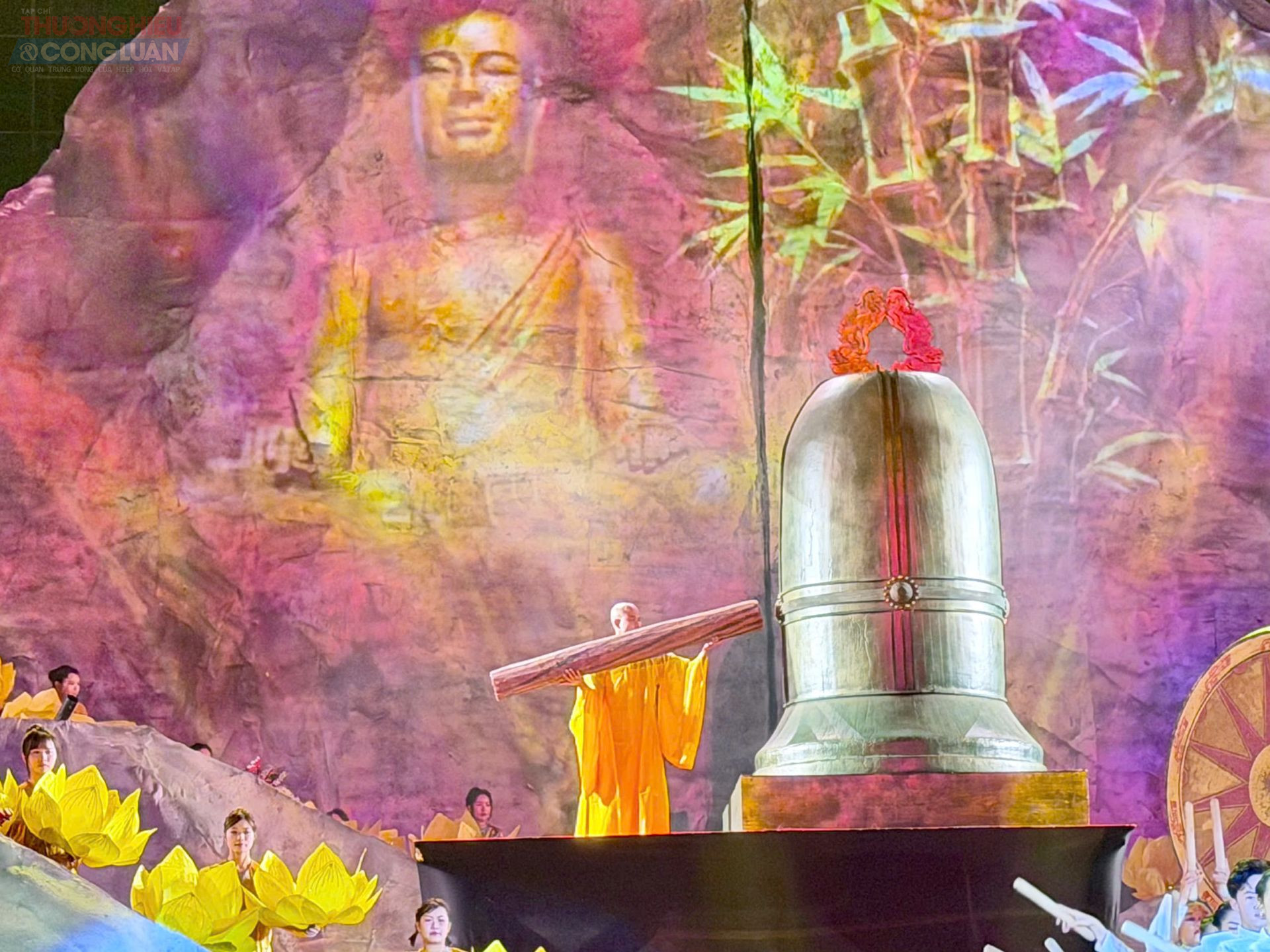 H&igrave;nh tượng non thi&ecirc;ng Y&ecirc;n Tử v&agrave; tư tưởng Phật ho&agrave;ng Trần Nh&acirc;n T&ocirc;ng &ndash; Thiền ph&aacute;i Tr&uacute;c L&acirc;m xuy&ecirc;n suốt chương tr&igrave;nh