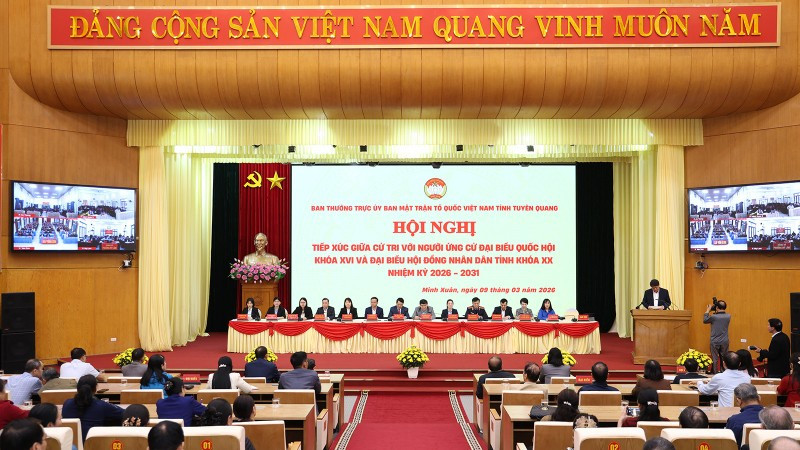 To&agrave;n cảnh hội nghị tại điểm cầu trung t&acirc;m hội nghị tỉnh.