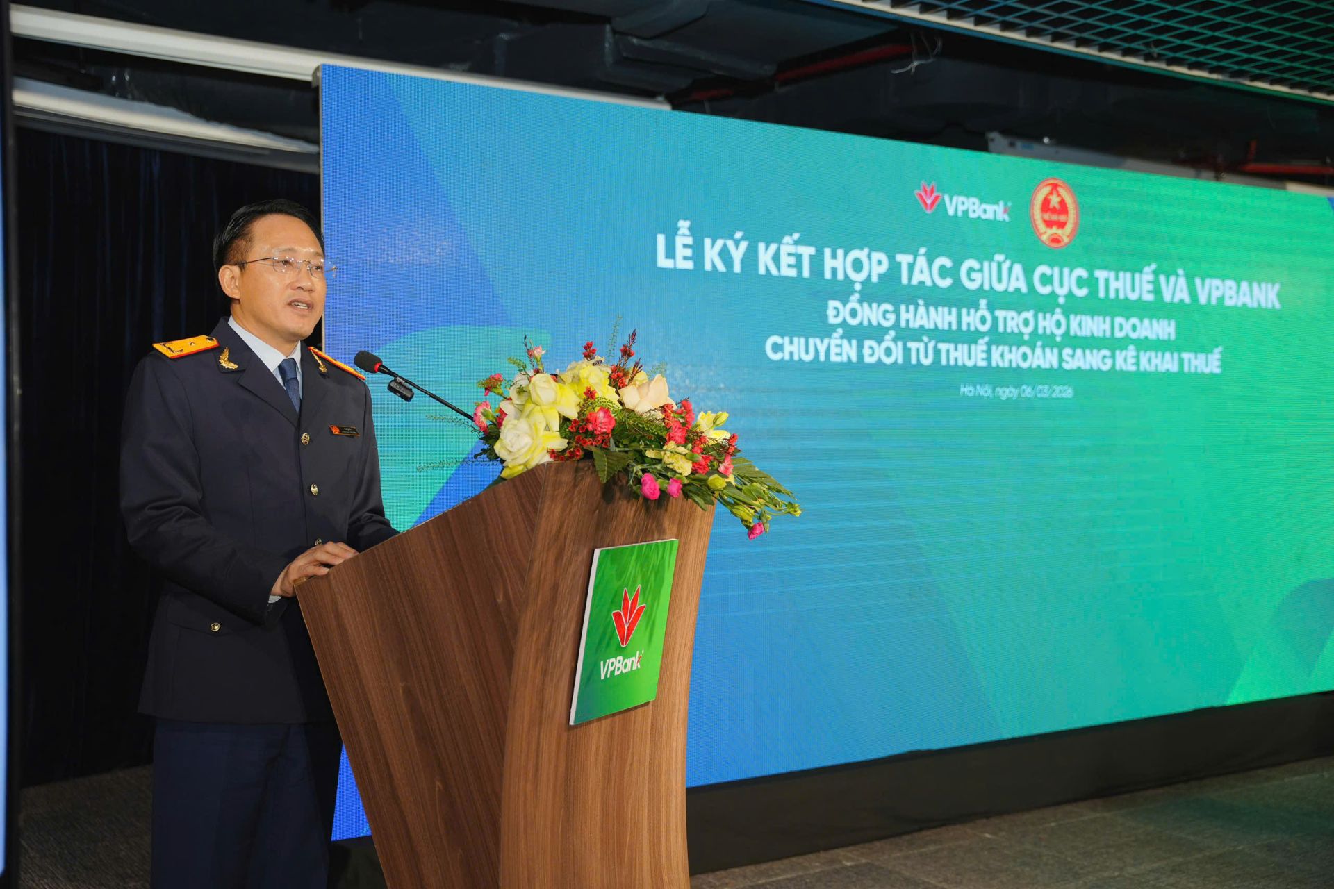 VPBank tiên phong cùng ngành Thuế hỗ trợ hộ kinh doanh khi chuyển từ thuế khoán sang kê khai VPBank tiên phong cùng ngành Thuế hỗ trợ hộ kinh doanh khi chuyển từ thuế khoán sang kê khai