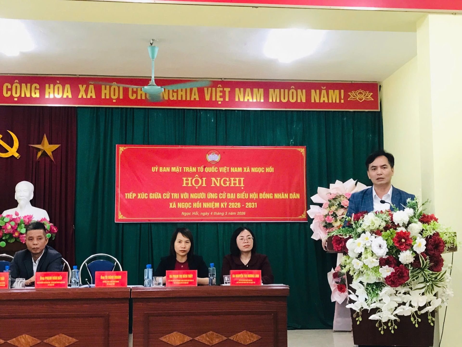 Ứng cử viên trình bày chương trình hành động và trao đổi với cử tri tại Hội nghị tiếp xúc cử tri xã Ngọc Hồi. Ứng cử viên trình bày chương trình hành động và trao đổi với cử tri tại Hội nghị tiếp xúc cử tri xã Ngọc Hồi.