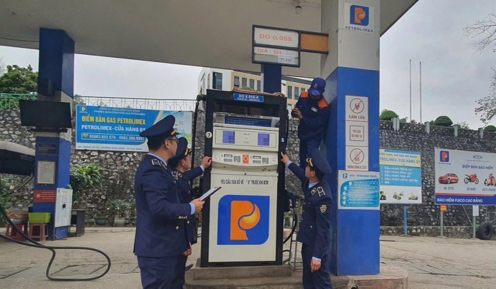 Doanh nghiệp sẽ bị phạt tiền lên đến 140 triệu đồng nếu pha chế xăng dầu không đúng nơi quy định