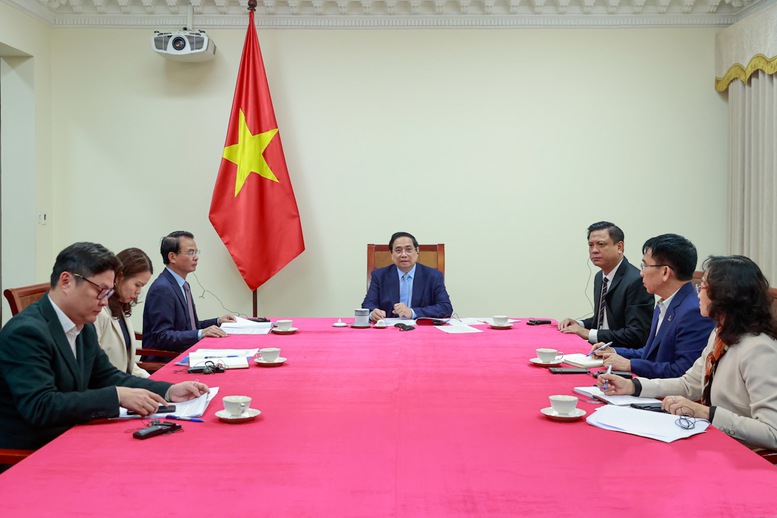 Thủ tướng Ch&iacute;nh phủ b&agrave;y tỏ quan ngại s&acirc;u sắc trước diễn biến của cuộc xung đột hiện nay ở Trung Đ&ocirc;ng v&agrave; chia sẻ với những kh&oacute; khăn của người d&acirc;n Kuwait - Ảnh: VGP/Nhật Bắc